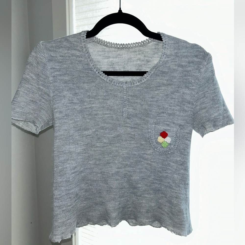 Short sleeve knitted top